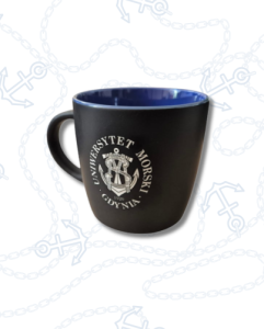 Czarny kubek z wygrawerowanym LOGO UMG